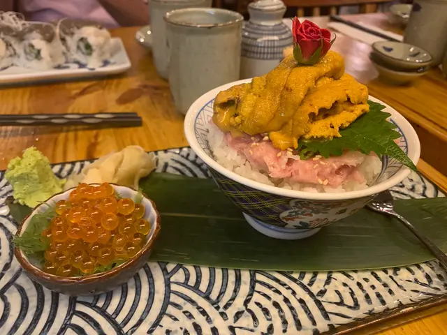 滿滿幸福海膽丼