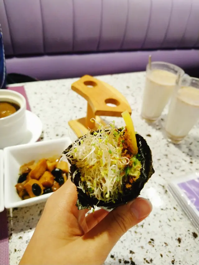 香芒牛油果苜蓿芽手卷