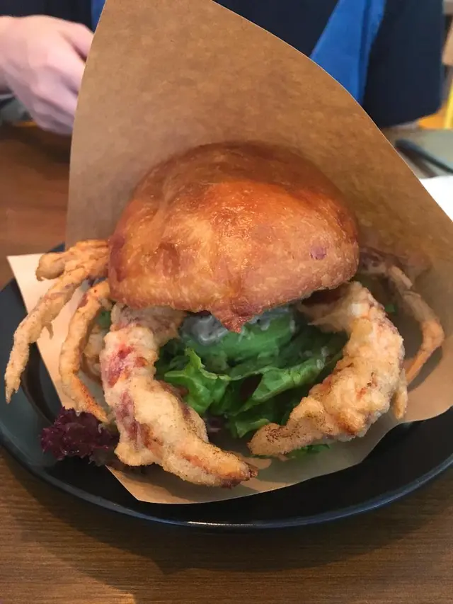 牛油果紫菜軟殼蟹包