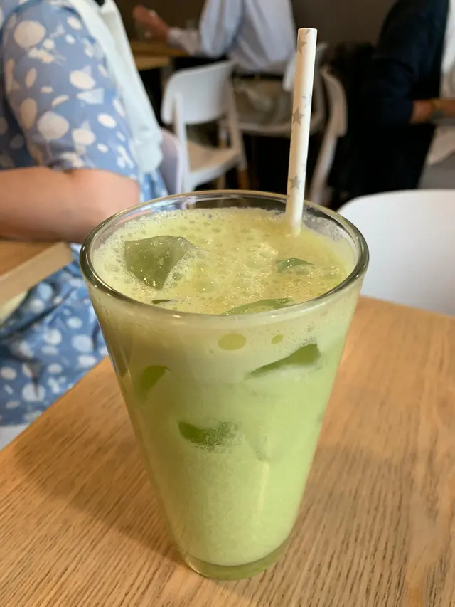 青蘋果西芹羽衣甘藍燕麥奶