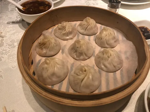 一口小籠包