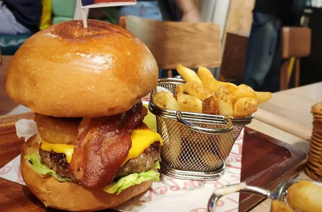 ⁣⁣德州燒烤牛肉漢堡