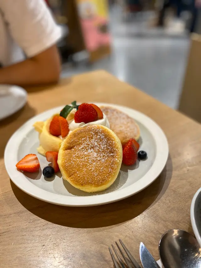 草莓梳乎厘班戟