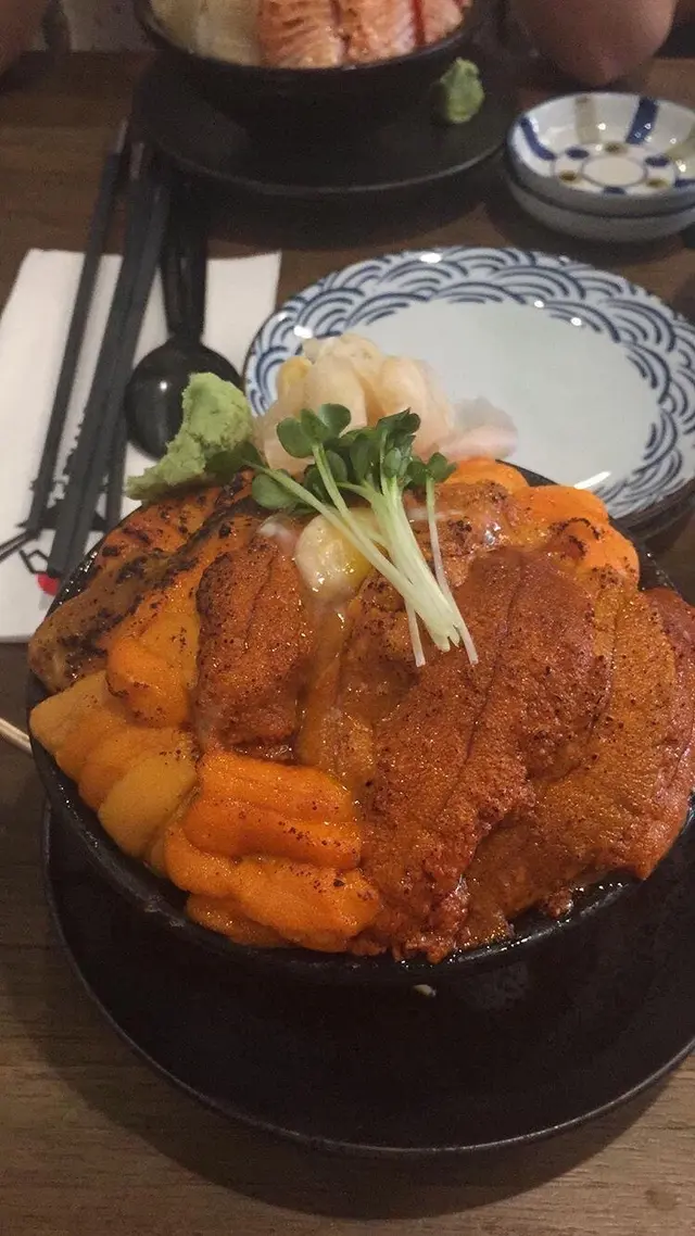 三色海膽盛丼