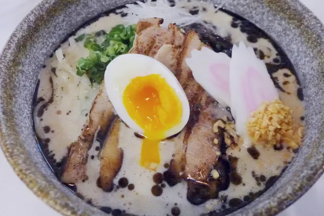 黑蒜灸燒極濃黑豚肉烏冬