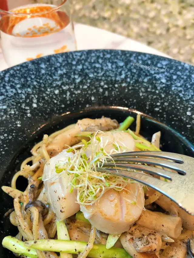 香煎日本帶子配黑松露忌廉意大利粉