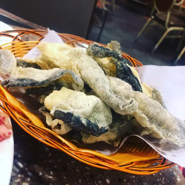 #即炸自家製魚皮，上到黎仲係熱辣辣證明係新鮮炸起！勁香勁脆，強力推介呀！！！