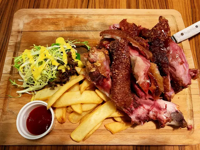 德國蜜糖芥末烤鹹豬手