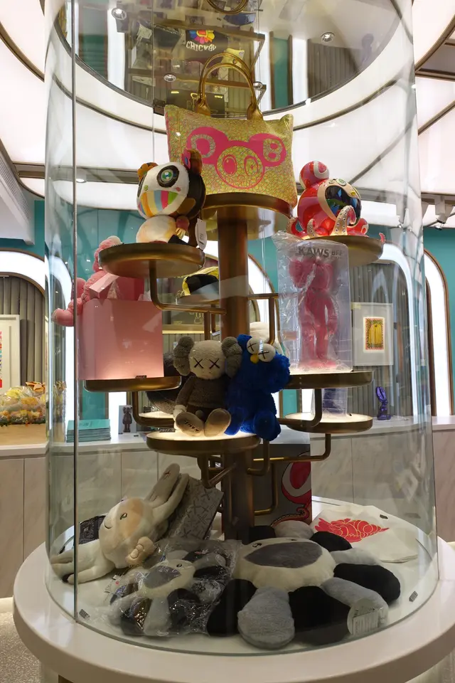 KAWS 裝飾及其產品可出售