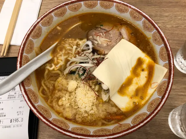 期間限定  -  咖喱芝士叉燒拉麵