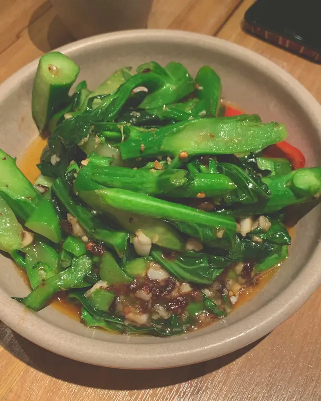 本身餐牌係香蒜炒，但我哋轉馬拉盞炒，夠鑊氣，芥蘭炒得啱啱好爽脆。