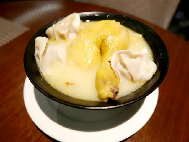 砂窩花膠雲吞雞