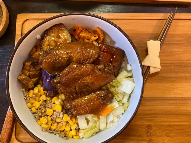 那個滷肉手羽便當