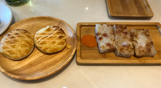香煎臘味蘿蔔糕  &    真·菠蘿包