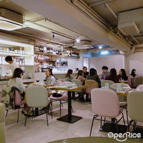 Little Tipsy Restaurant &amp; Bar&#39;s photo in Kwun Tong 