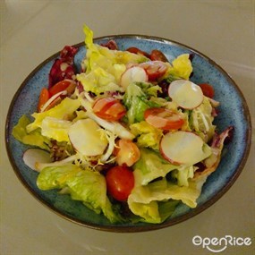 mixed leaf salad - Little Tipsy Restaurant &amp; Bar in Kwun Tong 