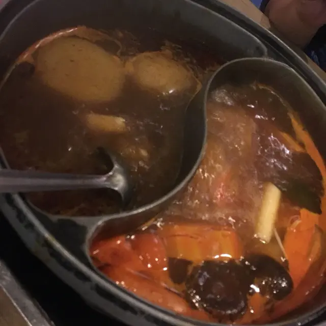 中華麻辣併蕃茄湯底