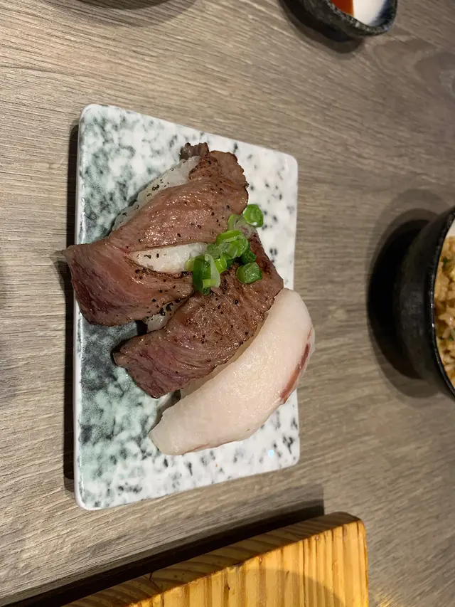 和牛壽司、劍魚腩壽司