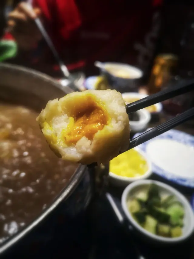 黃金流心鮮蝦丸,入口時小心熱,一唔覺意D流心勁多爆晒出嚟