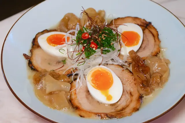 黑豚花膠叉燒拉麵