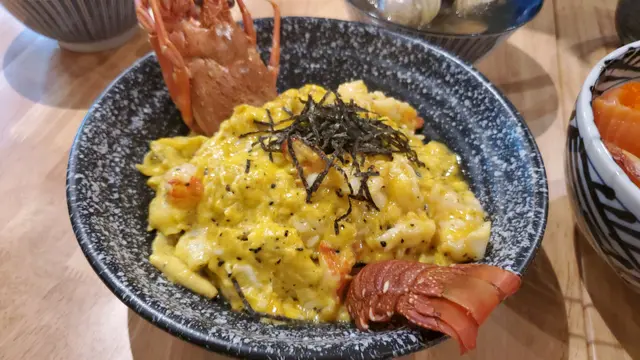 黃金伊勢海老丼