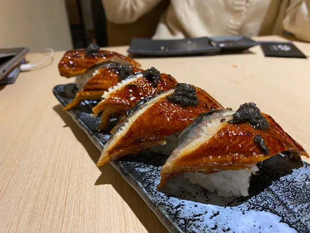黑松露鰻魚卷