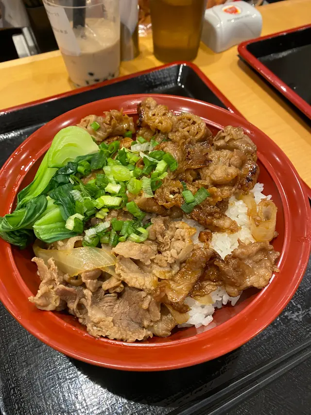 牛肉燒肉飯，咖喱三寶飯