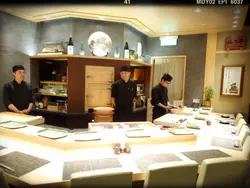 壽司吧由三位師傅掌舵