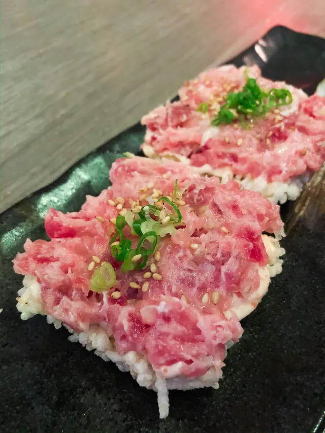 䓤吞拿魚腩薄脆