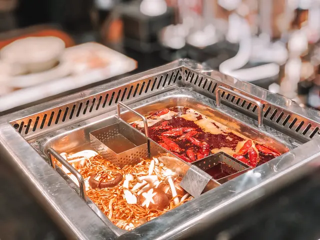 麻辣(小辣)同山珍雜菌鍋