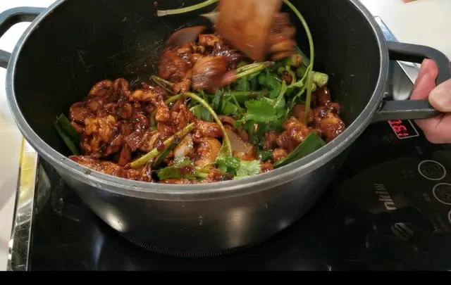 豐鍋招牌麻辣雞煲