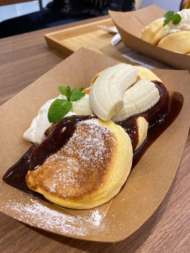 朱古力香蕉班戟Pancake  with  banana  &  chocolate  sauce