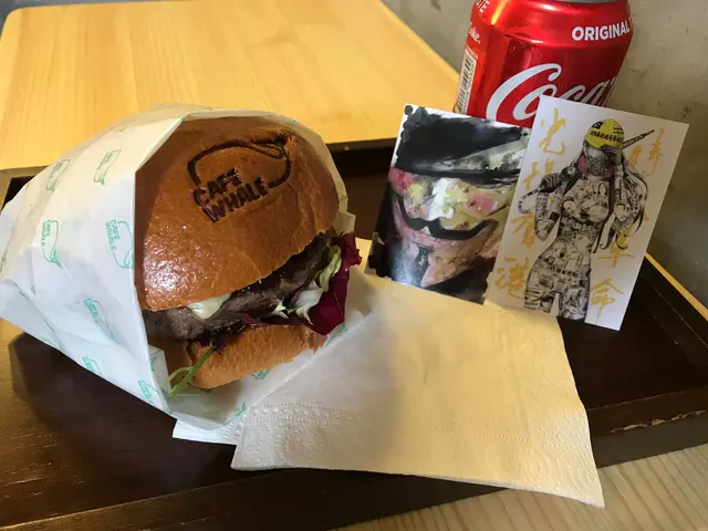 今日無竹炭包,但呢個包好好味,好有面包香,外邊烤到跪,內軟