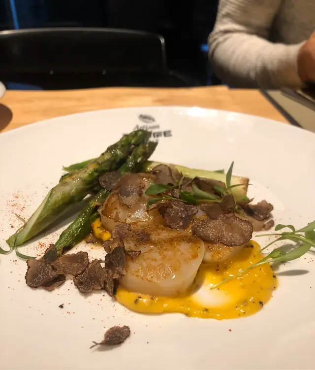 香煎帶子黑松露蘆筍