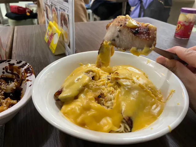 豬頸肉芝士撈丁