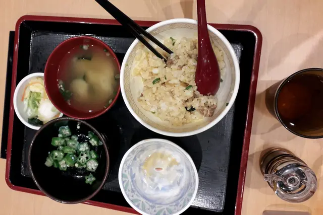 牛肉&飯份量少 椰菜爽硬冇味