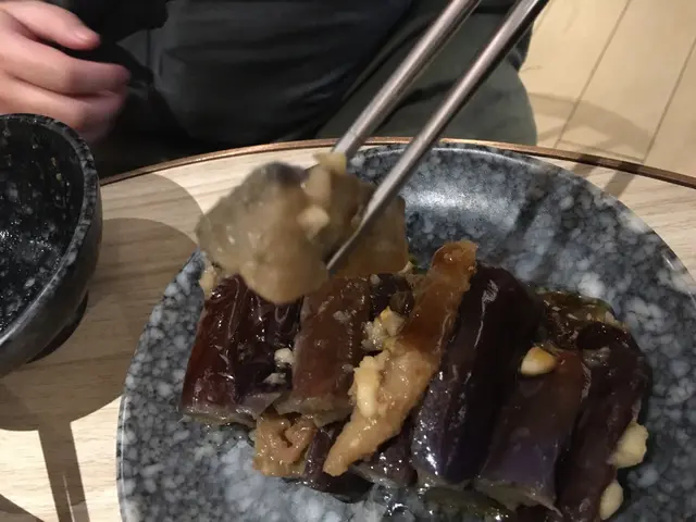 🍆 正常發揮。傳統涼菜味道，不過不失！