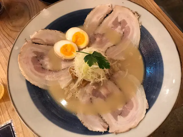 湯底以有機飼養嘅京都丹波有機地雞、日本米鴨同函館籠目昆布熬成