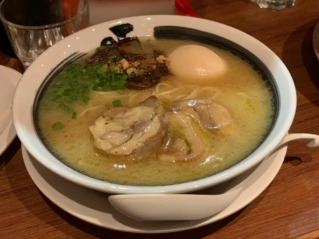 雞叉燒味玉雞白湯拉麵