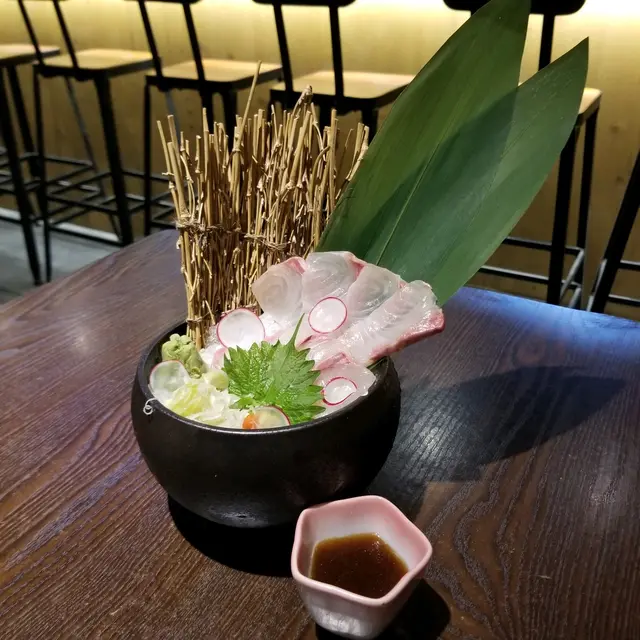 清淡魚味,肉質爽滑,配上酸汁青蔥