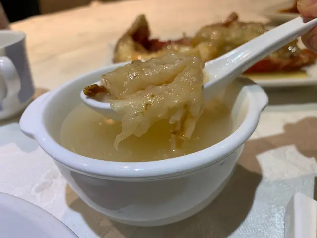 花膠燉得軟腍,湯頭膠原感十足! 滋補養顏!