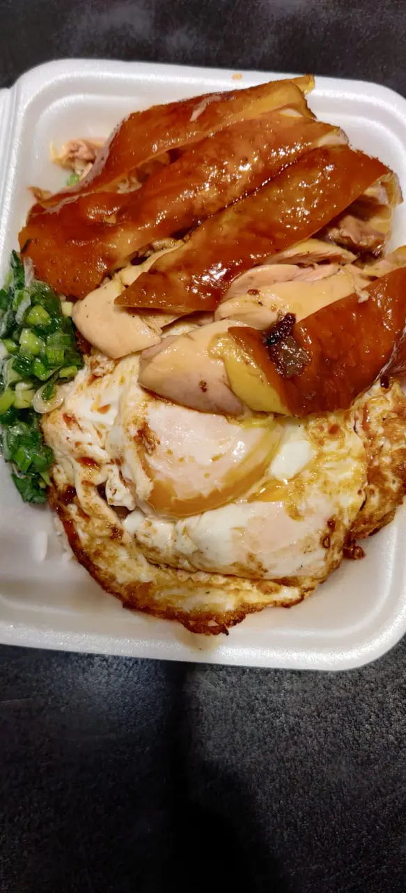 油雞脾蛋飯(走骨)