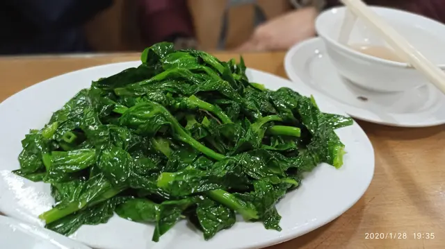 豆苗較老一些但都好味，炒得好香滑!