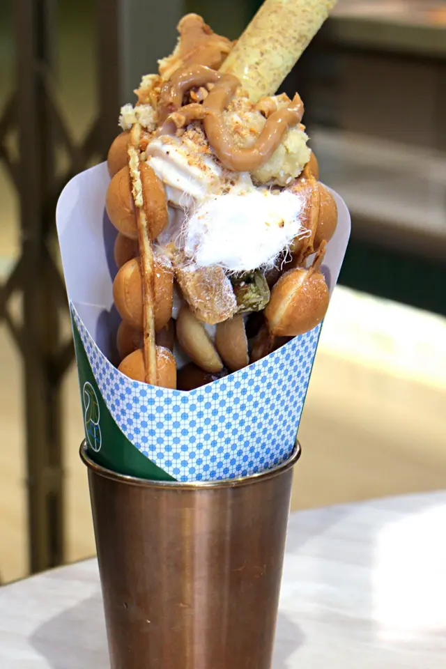 雞蛋仔、雲呢嗱軟雪糕、花生醬、煉奶、馬仔、開心果糖、花生糖、龍鬚糖、蛋卷、花生酥、雞蛋餅、花生碎