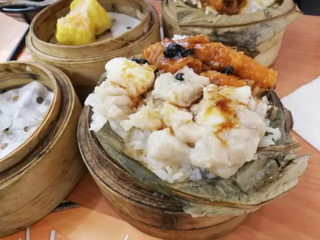廿幾三十蚊一個兩啖完成既飯，你d米鑲金乎？可能你搵口罩隔水蒸，所以名貴啦，我係凡夫俗子唔識欣賞