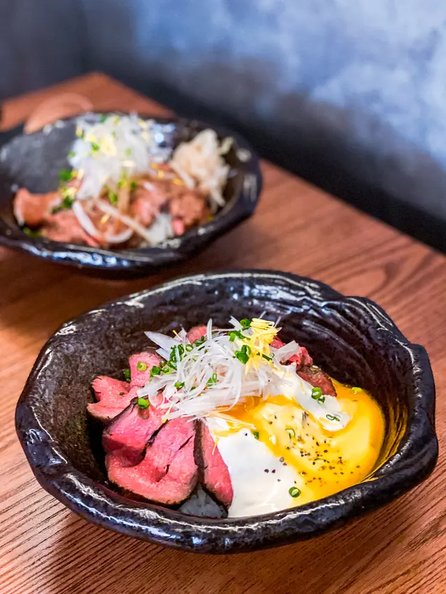 酸忌廉慢煮牛柳丼