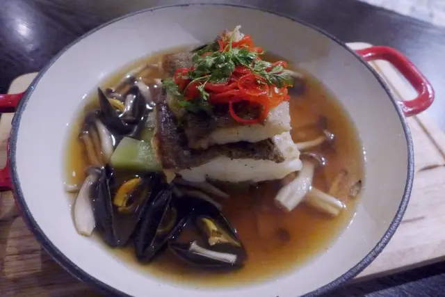 焗阿拉斯加深海比目魚配昆布湯