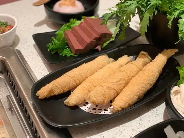 酥脆可口,
浸完熱湯之後立即享用,
響鈴仲保留一絲嘅微脆,不錯。