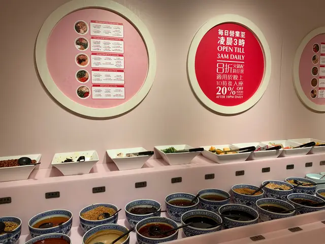 打邊爐之前先混個醬!
醬料區超齊全,
仲有醬料混合推薦,
最重要係小食、水果任食,正!
