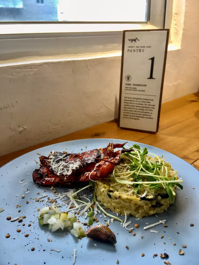 軟殼蟹配香檸薑米型麵